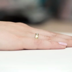 Pierścionek z Brylantami 0,02ct z żółtego złota próby 585. W-0189